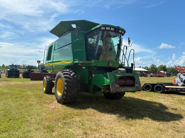 Image of John Deere 9560 equipment image 1