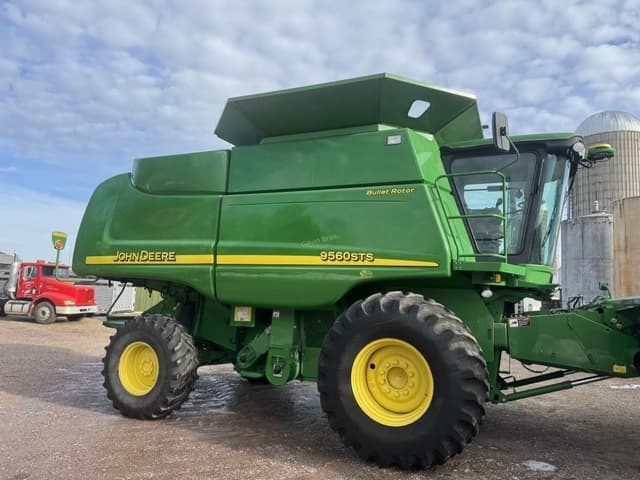 Image of John Deere 9560 STS equipment image 4
