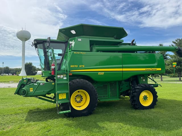 Image of John Deere 9570 STS equipment image 4