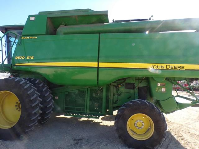 Image of John Deere 9570 STS equipment image 3