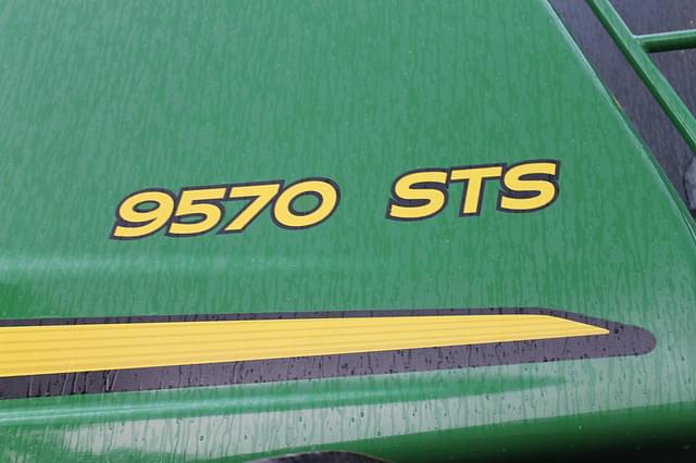 Image of John Deere 9570 STS equipment image 4