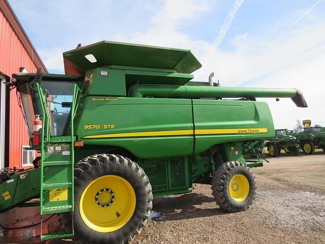 Image of John Deere 9570 STS equipment image 2