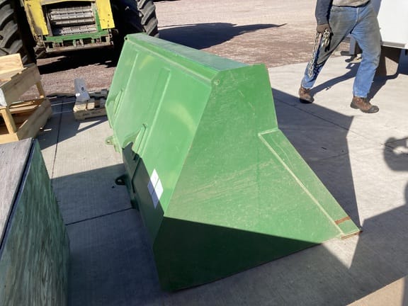 John Deere Bucket Equipment Image0