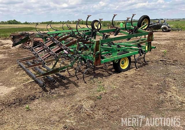 Image of John Deere 960 equipment image 2