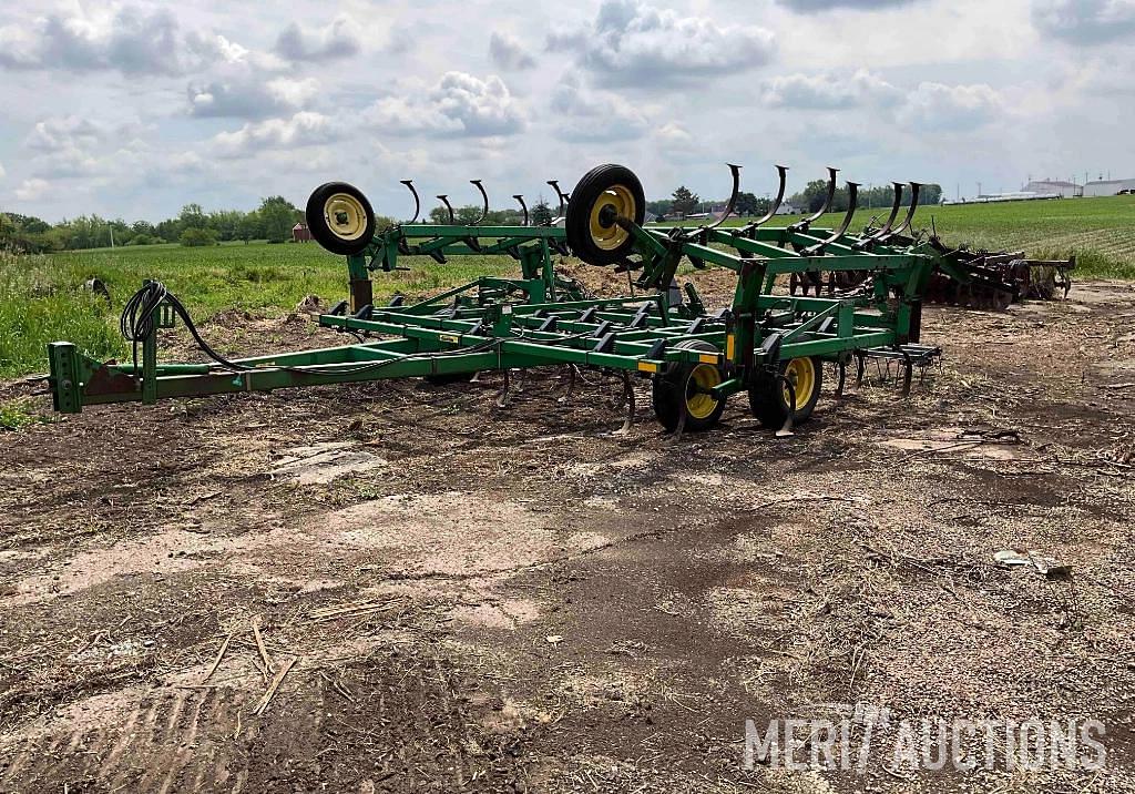 Image of John Deere 960 Primary image