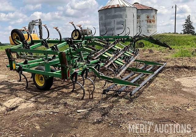 Image of John Deere 960 equipment image 3