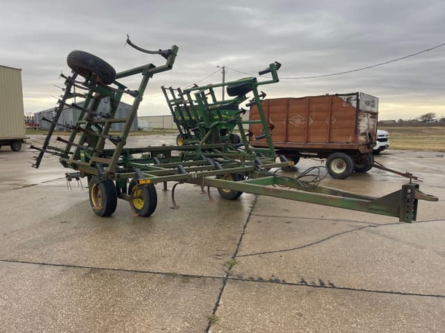 Image of John Deere 960 equipment image 1