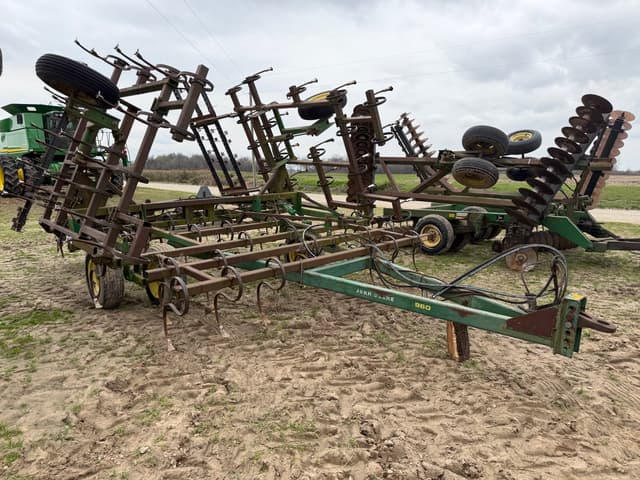 Image of John Deere 960 equipment image 1