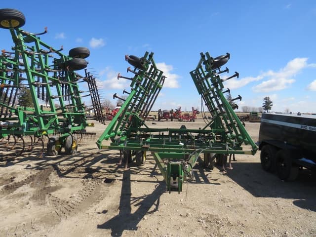 Image of John Deere 960 equipment image 1