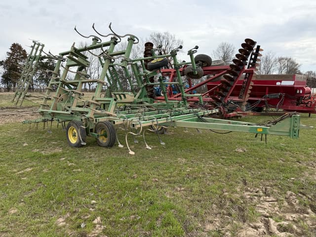 Image of John Deere 960 equipment image 1