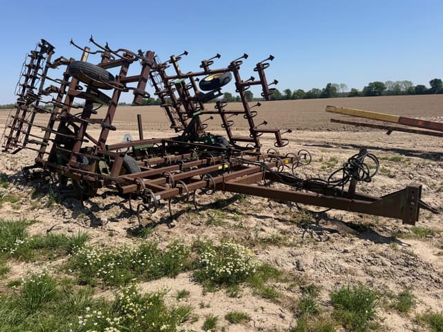 Image of John Deere 960 equipment image 1