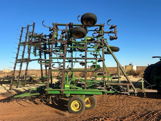 Image of John Deere 960 equipment image 1