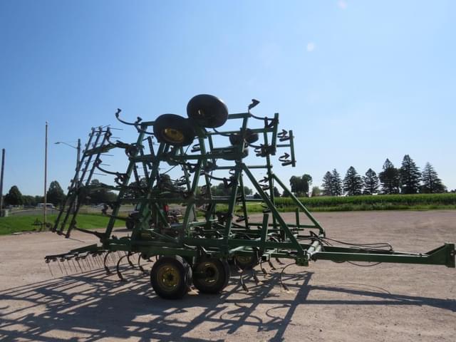 Image of John Deere 960 equipment image 1