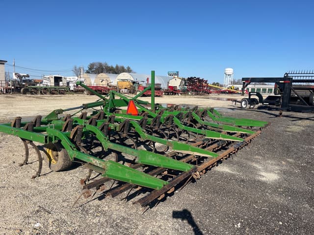 Image of John Deere 960 equipment image 1