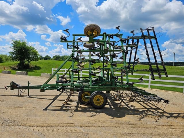 Image of John Deere 960 equipment image 1