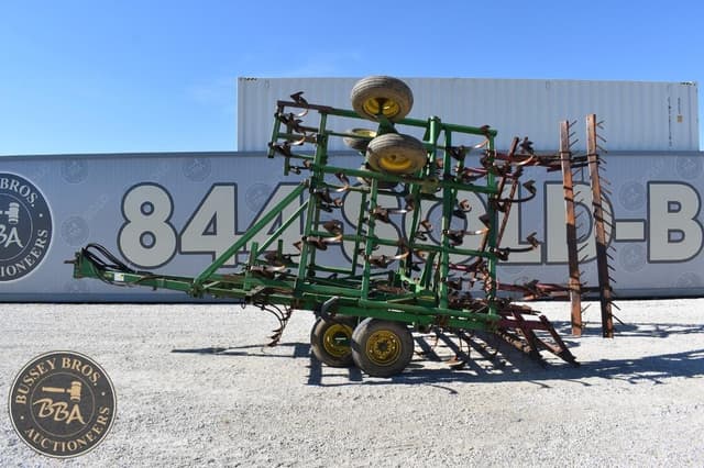 Image of John Deere 960 equipment image 1