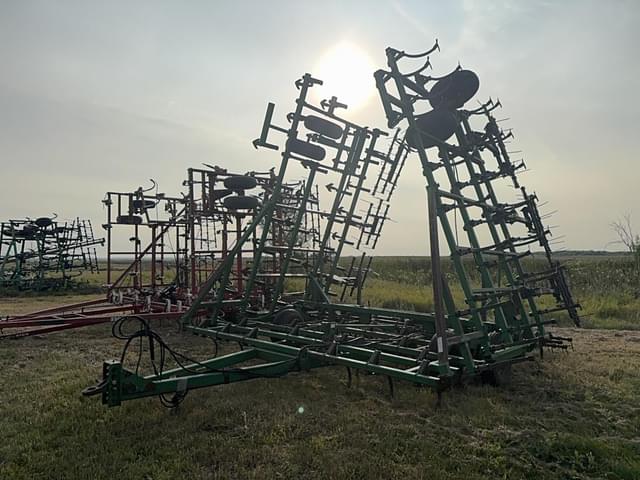 Image of John Deere 960 equipment image 1