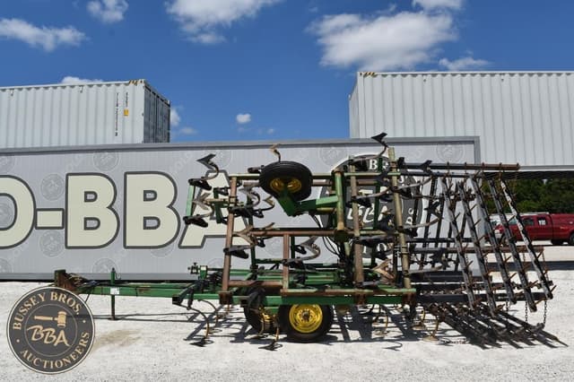 Image of John Deere 960 equipment image 1
