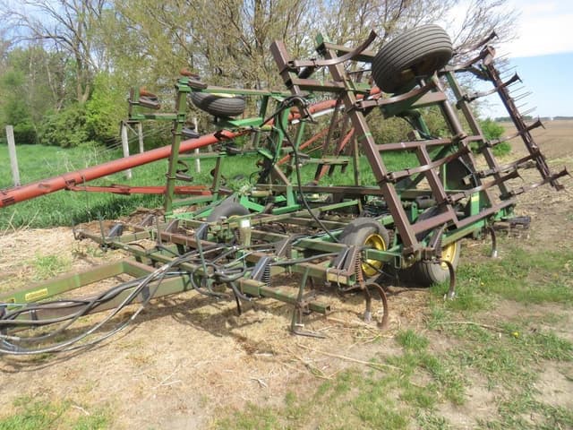Image of John Deere 960 equipment image 2