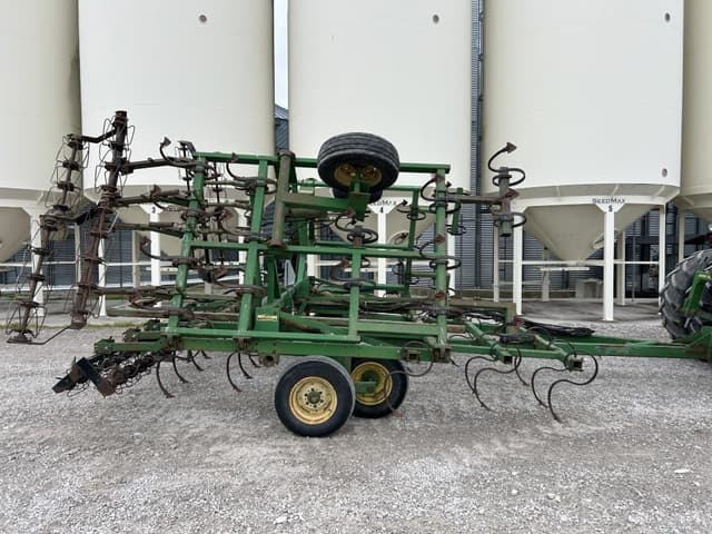 Image of John Deere 960 equipment image 3