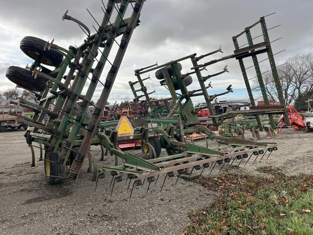 Image of John Deere 960 equipment image 1