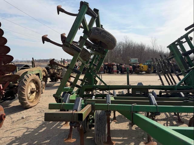 Image of John Deere 960 equipment image 2