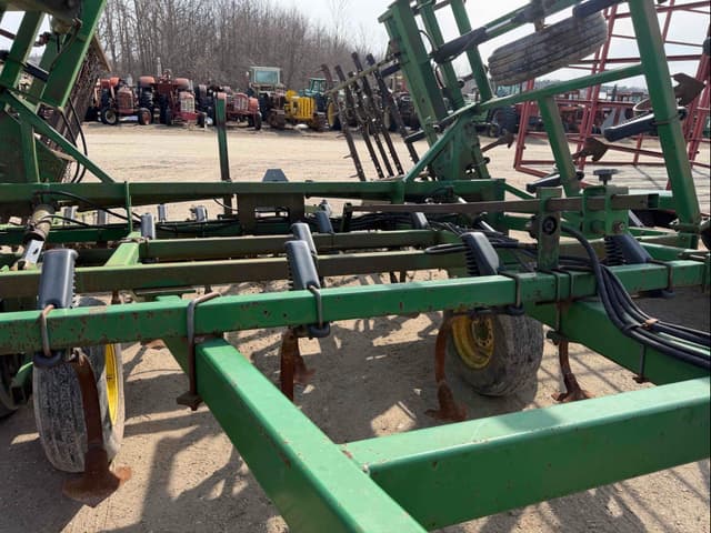 Image of John Deere 960 equipment image 3