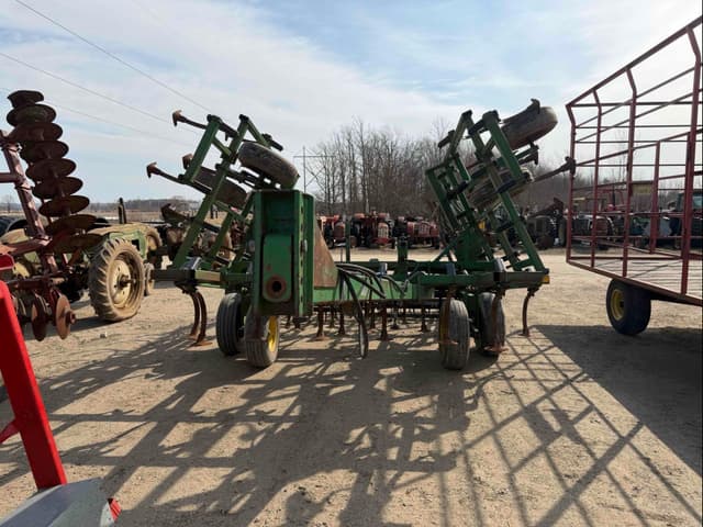 Image of John Deere 960 equipment image 1