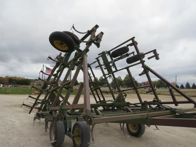 Image of John Deere 960 equipment image 1