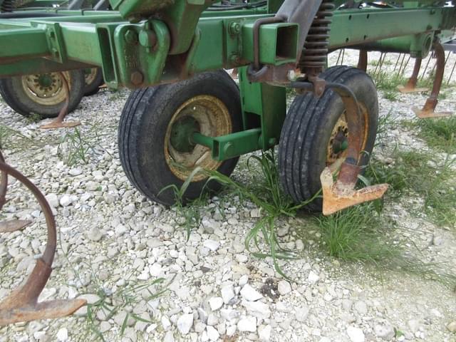 Image of John Deere 960 equipment image 1