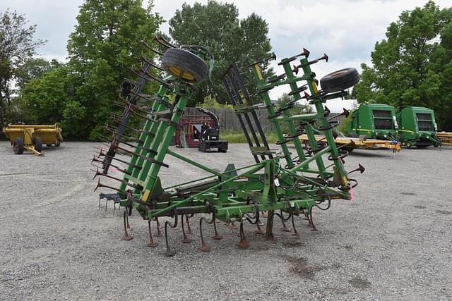 Image of John Deere 960 equipment image 1