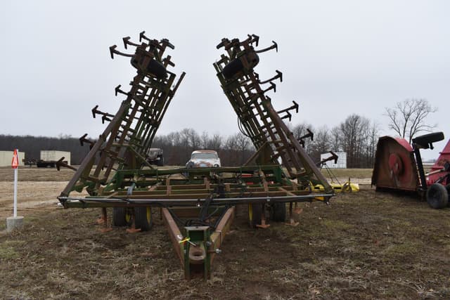 Image of John Deere 960 equipment image 1