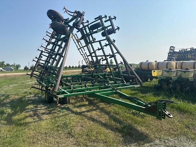 Image of John Deere 960 equipment image 1