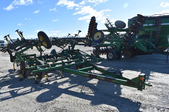 Image of John Deere 960 equipment image 3