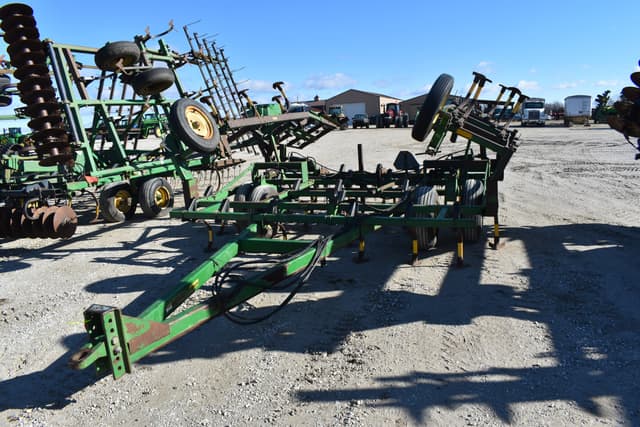 Image of John Deere 960 equipment image 1