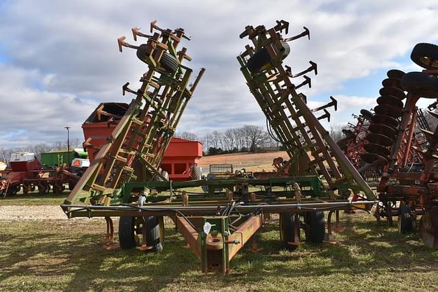 Image of John Deere 960 equipment image 1