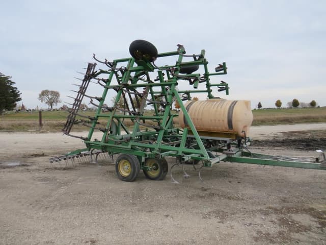 Image of John Deere 960 equipment image 1