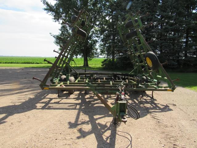 Image of John Deere 960 equipment image 1