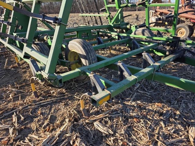 Image of John Deere 960 equipment image 1