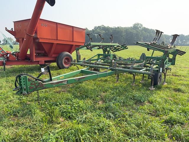 Image of John Deere 960 equipment image 1
