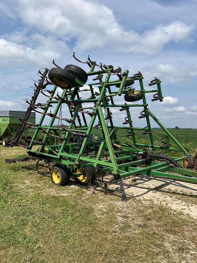 Image of John Deere 960 equipment image 1