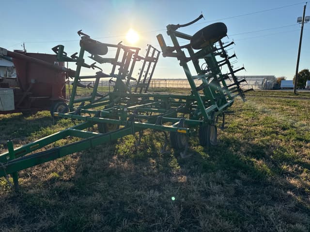 Image of John Deere 960 equipment image 1