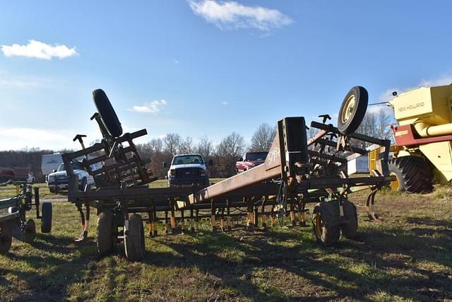 Image of John Deere 960 equipment image 1