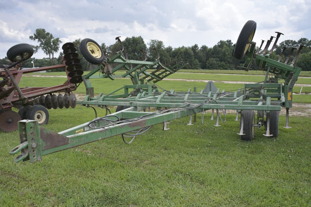 Image of John Deere 960 Primary image