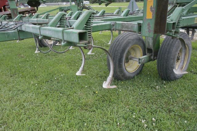 Image of John Deere 960 equipment image 2