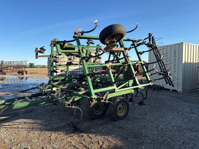 Image of John Deere 960 equipment image 1