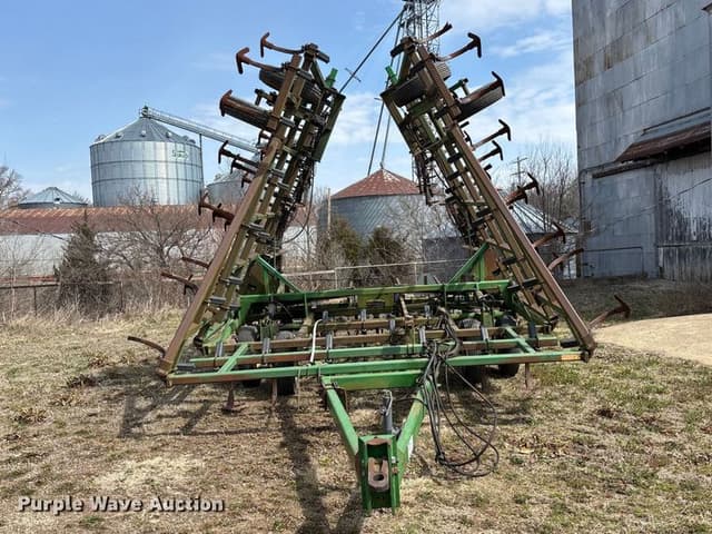 Image of John Deere 960 equipment image 1