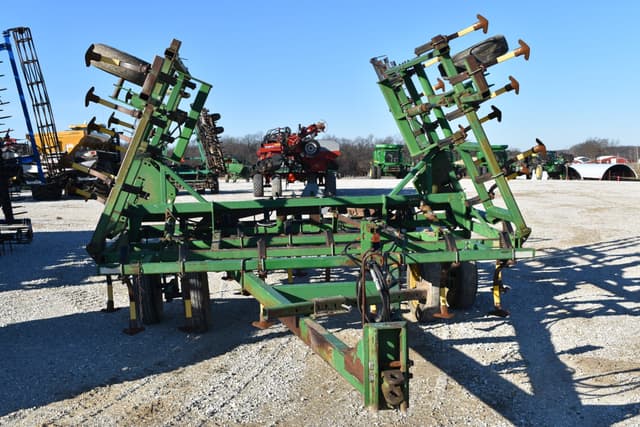 Image of John Deere 960 equipment image 1