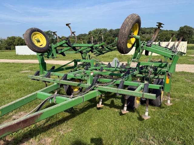 Image of John Deere 960 equipment image 1
