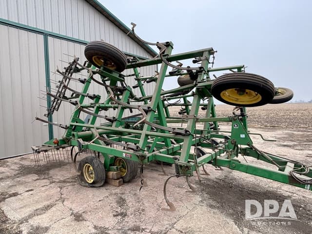 Image of John Deere 960 equipment image 1